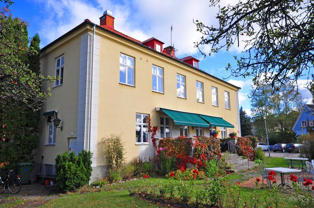 牧师住宅膳食公寓 Töreboda 外观 照片