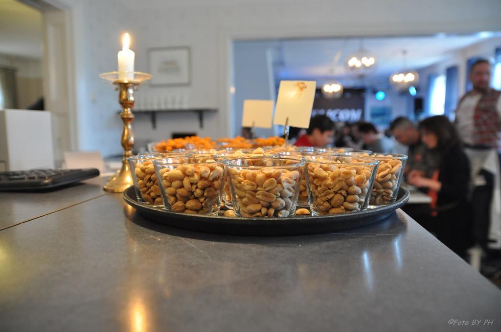 牧师住宅膳食公寓 Töreboda 外观 照片