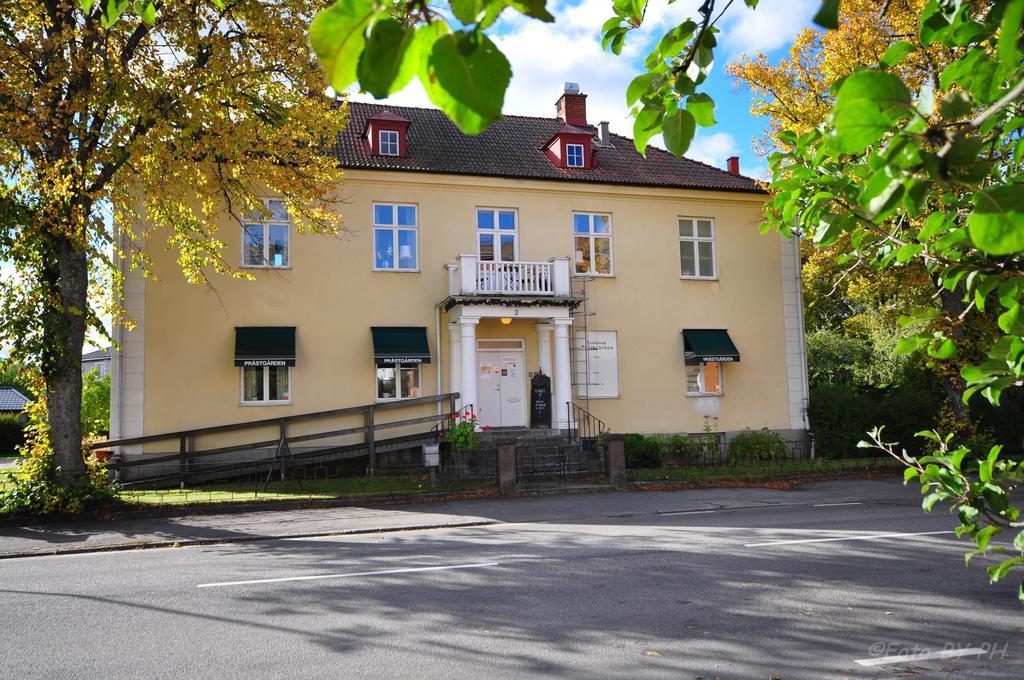 牧师住宅膳食公寓 Töreboda 外观 照片