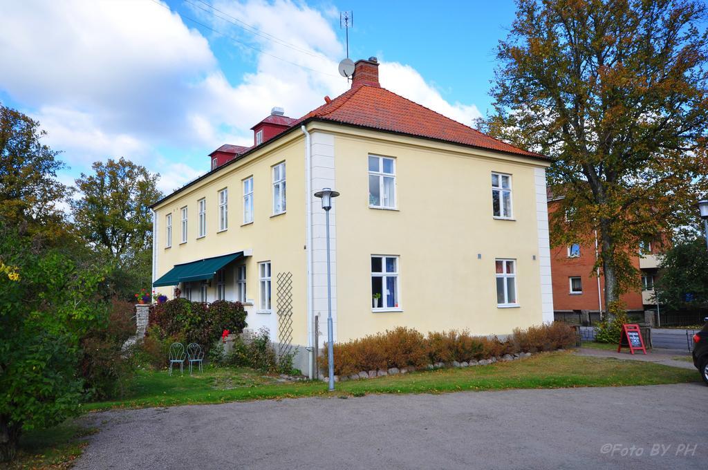 牧师住宅膳食公寓 Töreboda 外观 照片